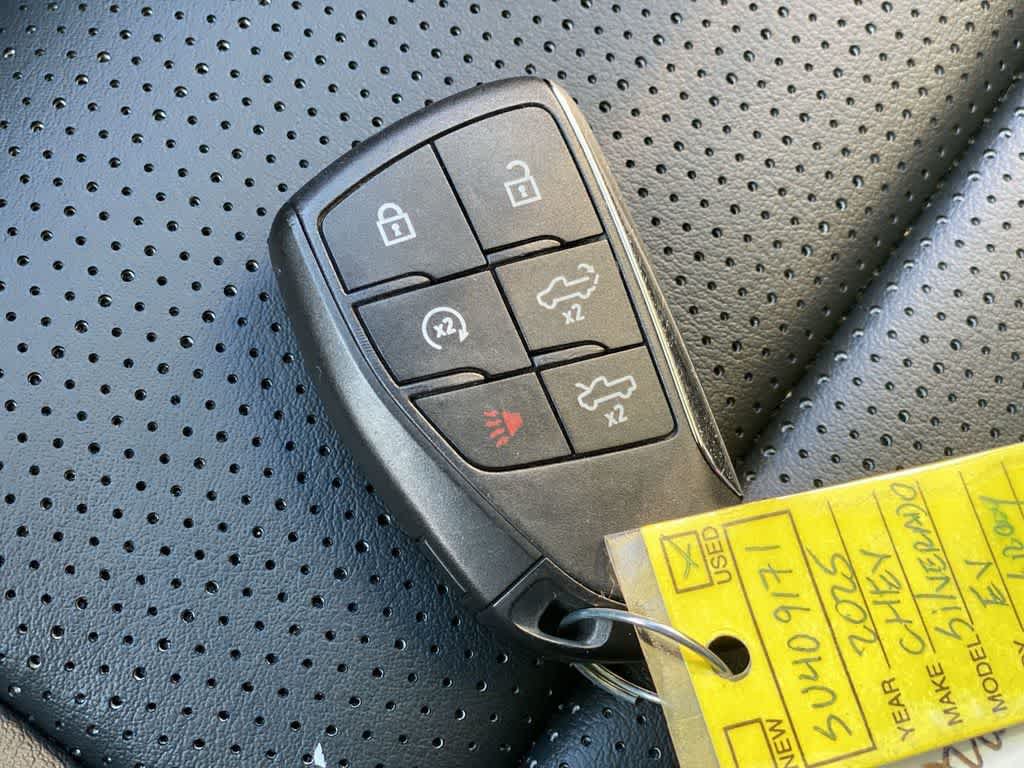 Used 2025 Chevrolet Silverado EV RST AWD/4WD image 27