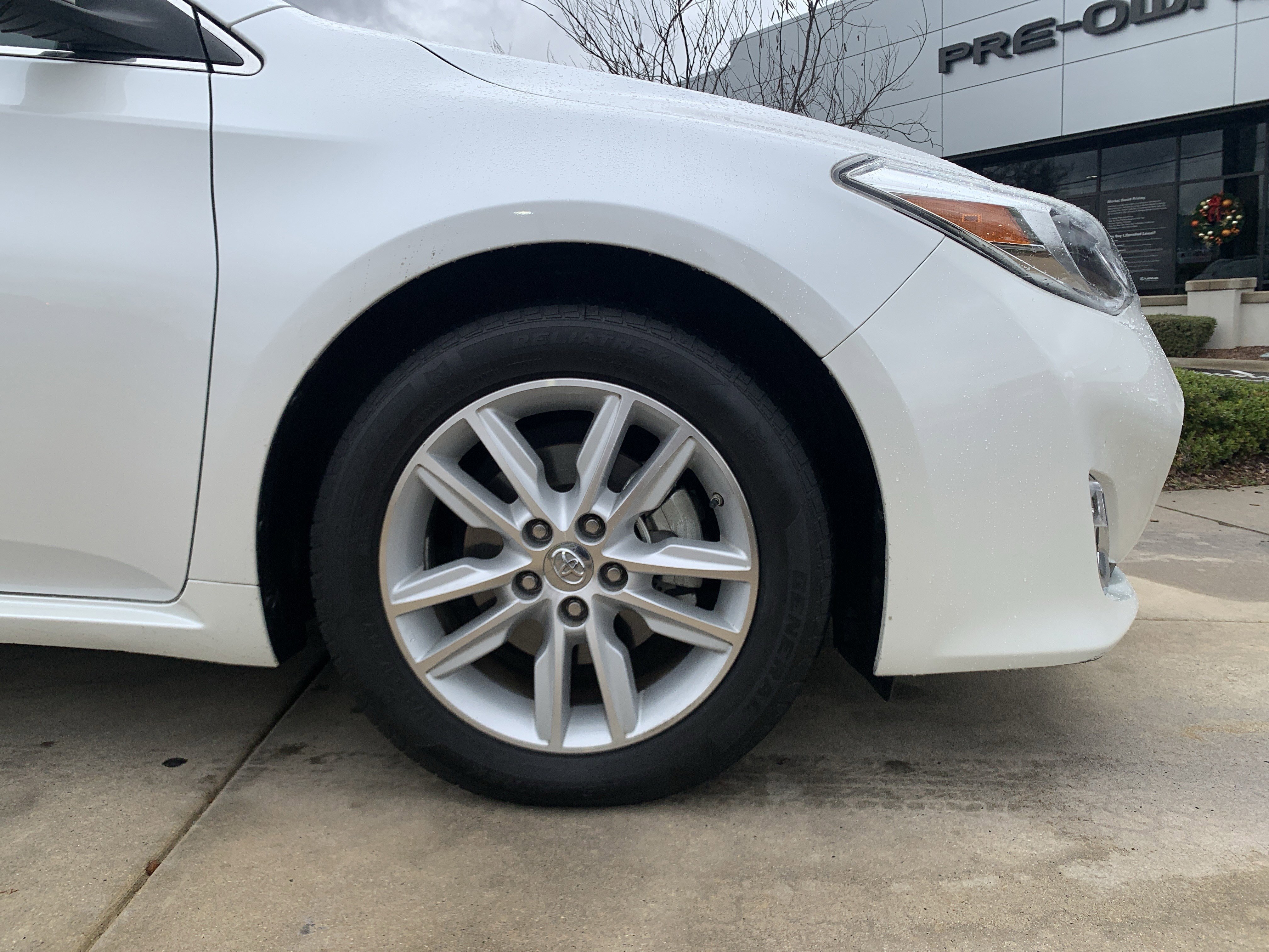 Used 2015 Toyota Avalon XLE image 13