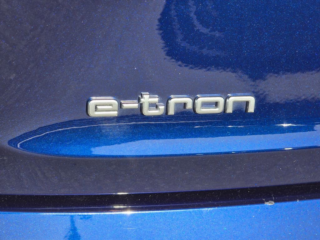 Used 2023 Audi e-tron Premium Plus w/ Premium Plus Package image 32