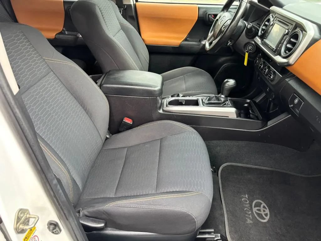 Used 2016 Toyota Tacoma SR5 w/ SR5 Appearance Package (SN) AWD/4WD image 16