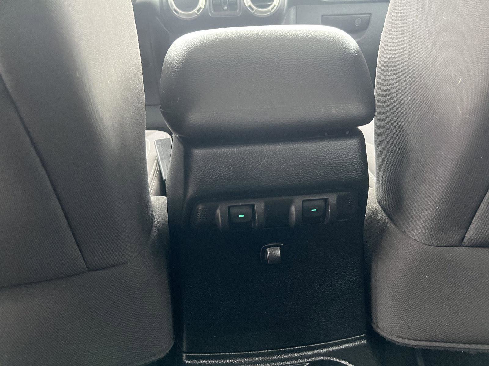 Used 2017 Jeep Wrangler Unlimited Sahara w/ Connectivity Group image 27