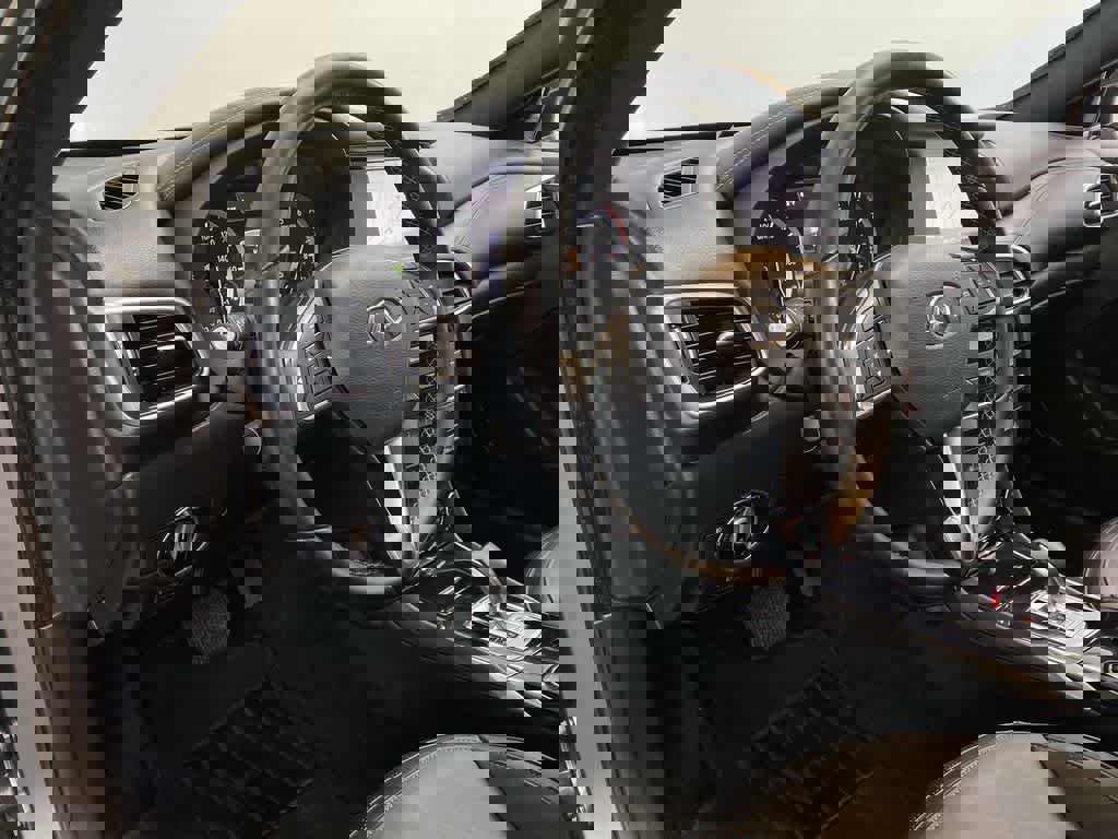 Used 2017 INFINITI QX30 Premium w/ Navigation Package image 2