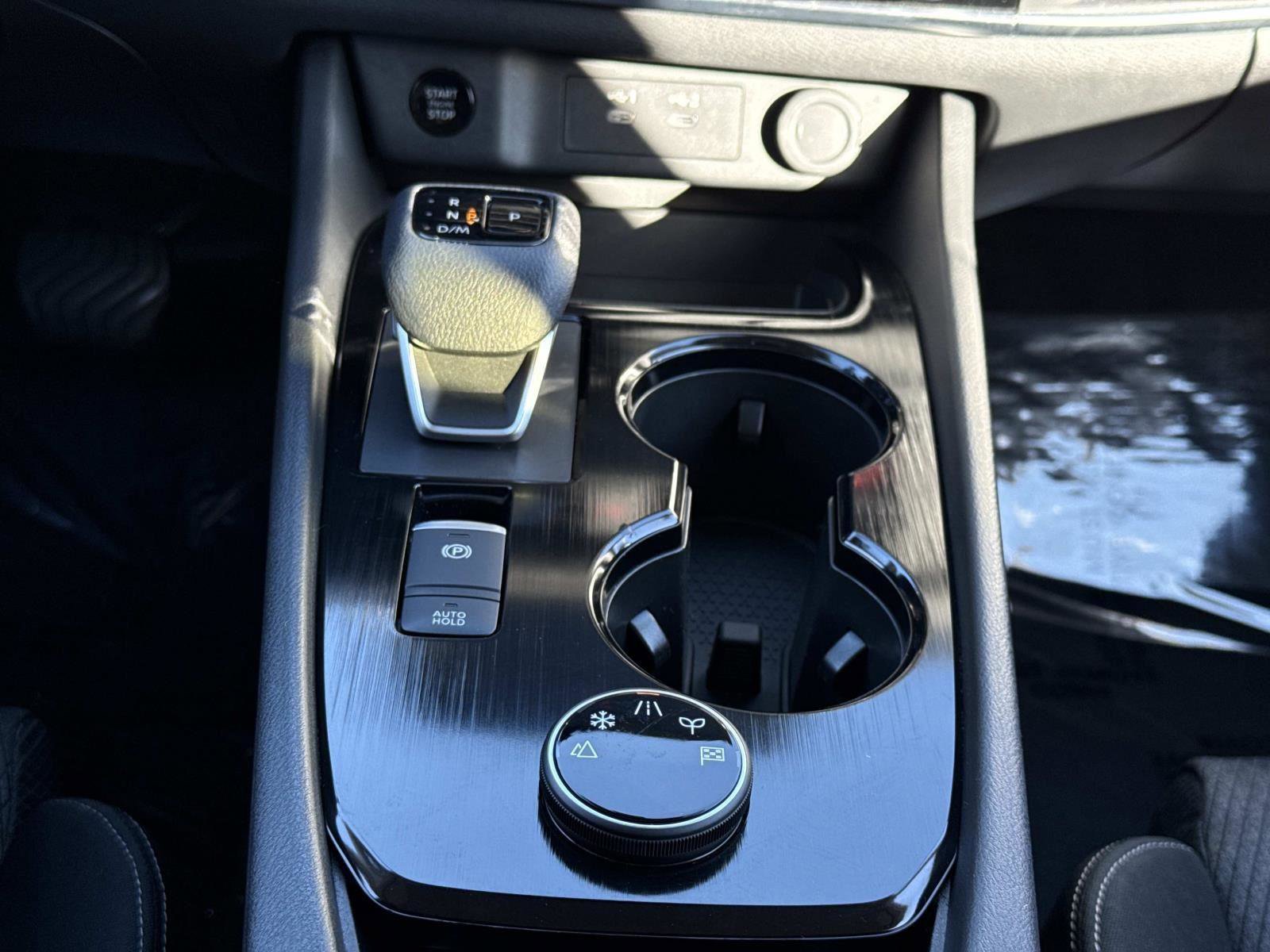 Used 2024 Nissan Rogue SV image 6