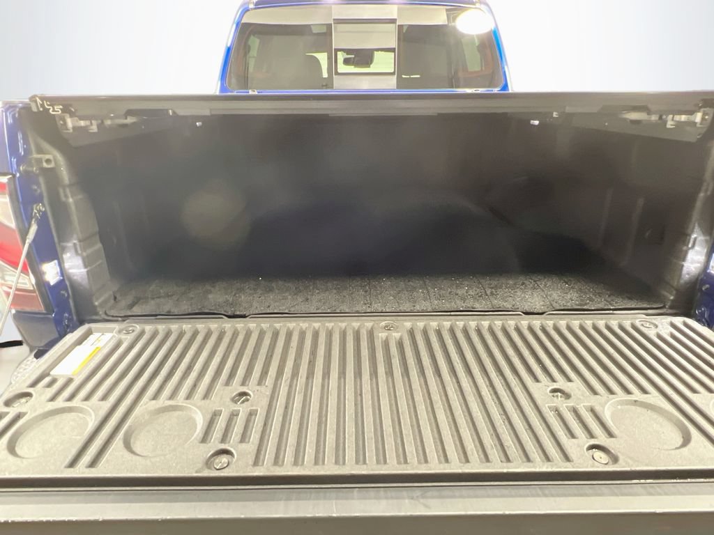 Used 2021 Nissan Titan PRO-4X w/ Pro-4x Convenience Package AWD/4WD image 27