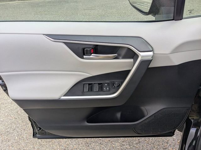 Used 2025 Toyota RAV4 XLE Premium image 27