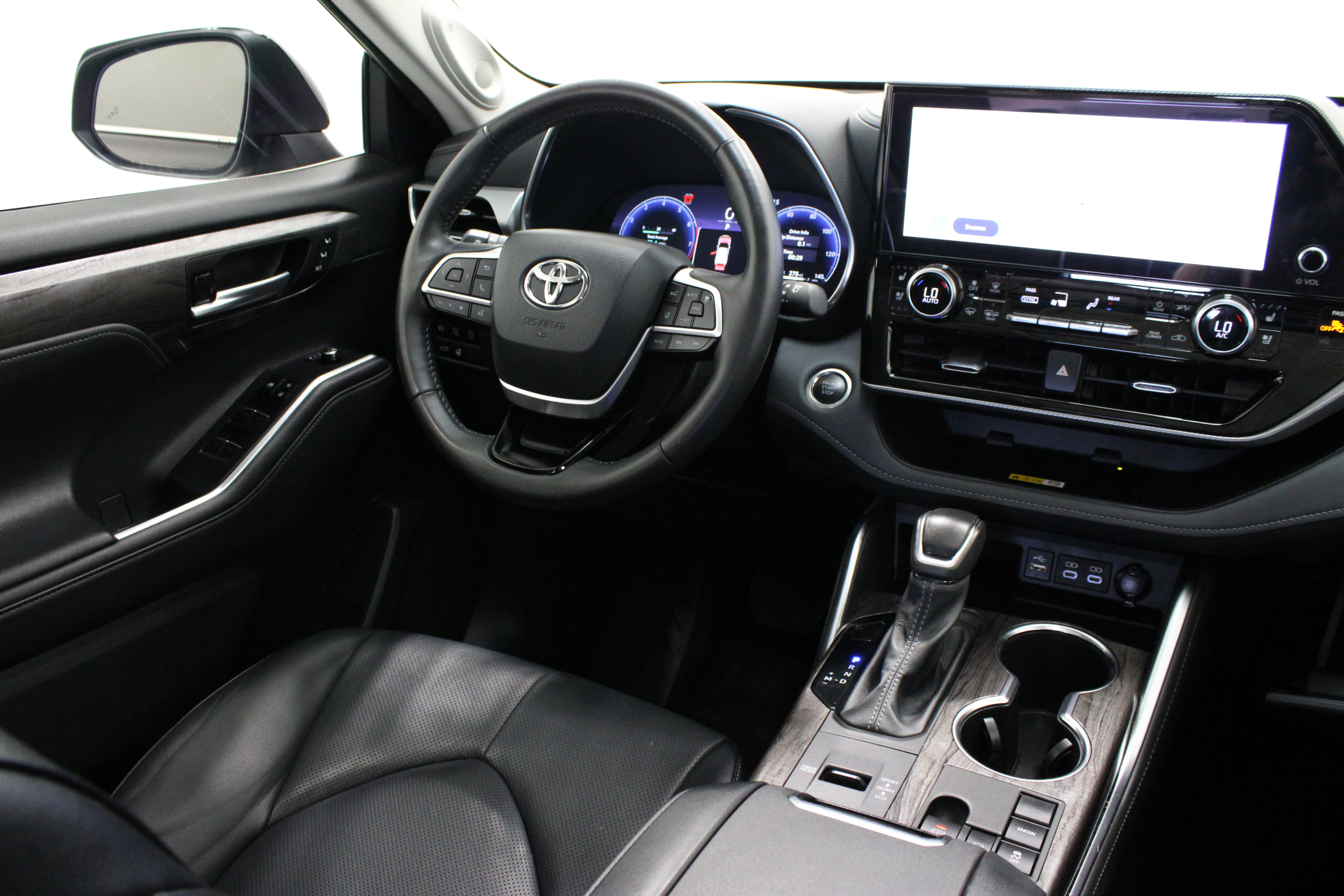 Used 2024 Toyota Highlander Platinum FWD image 33