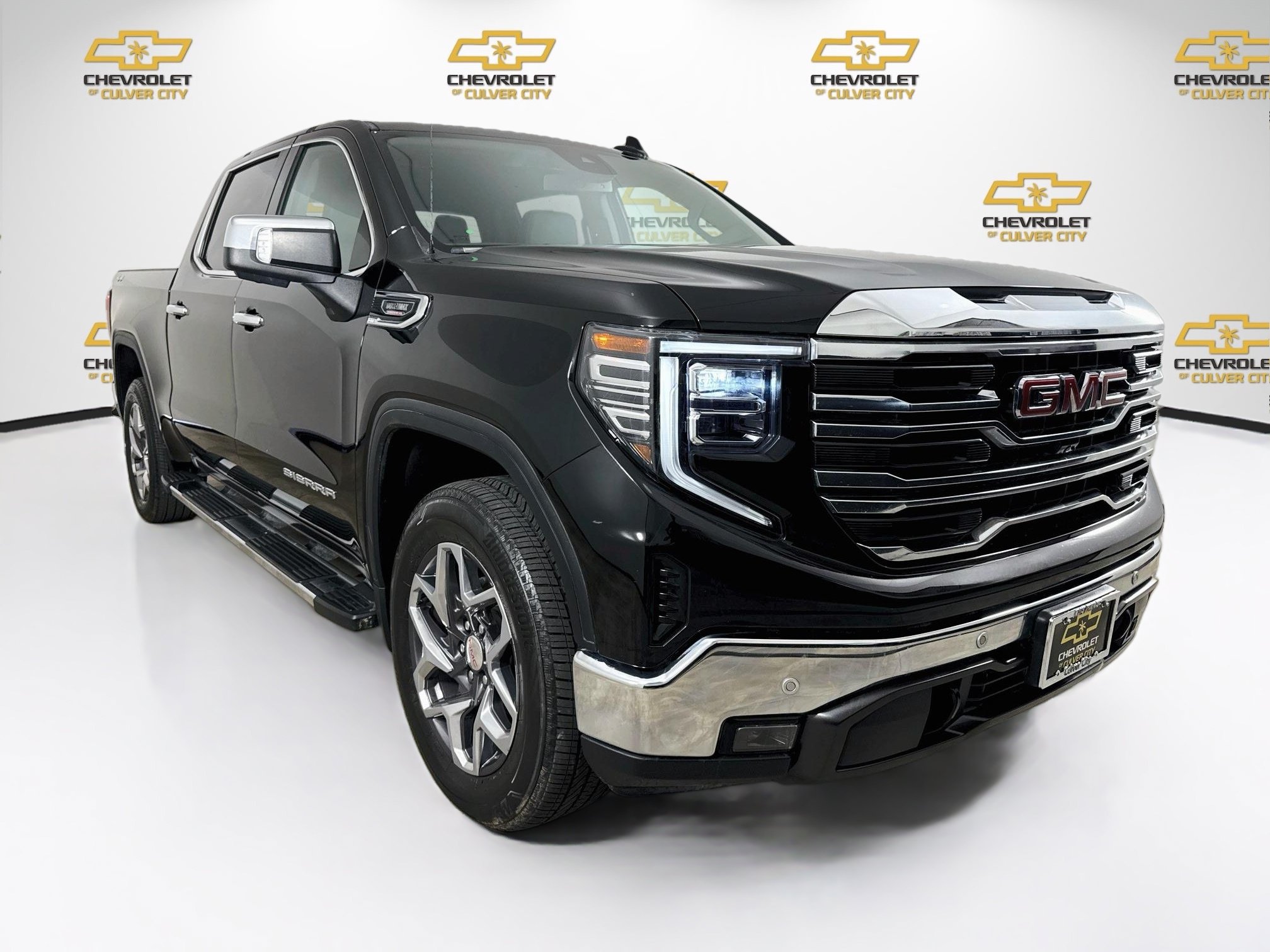 Used 2023 GMC Sierra 1500 SLT w/ SLT Premium Plus Package AWD/4WD image 1
