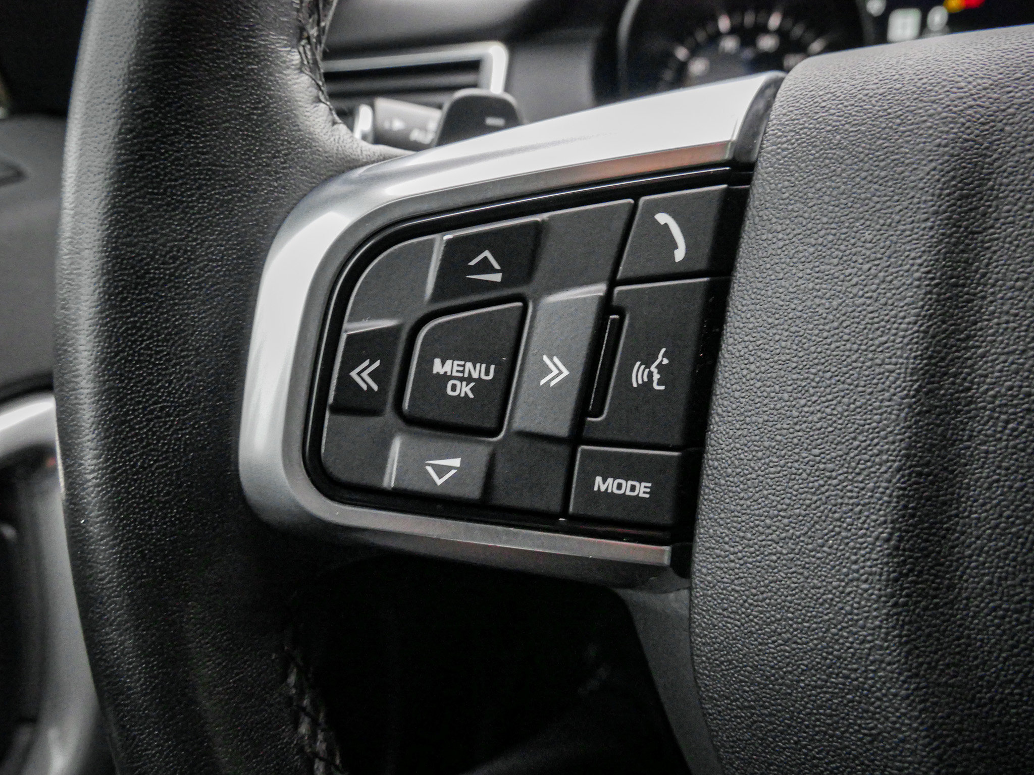 Used 2019 Land Rover Discovery Sport HSE image 19