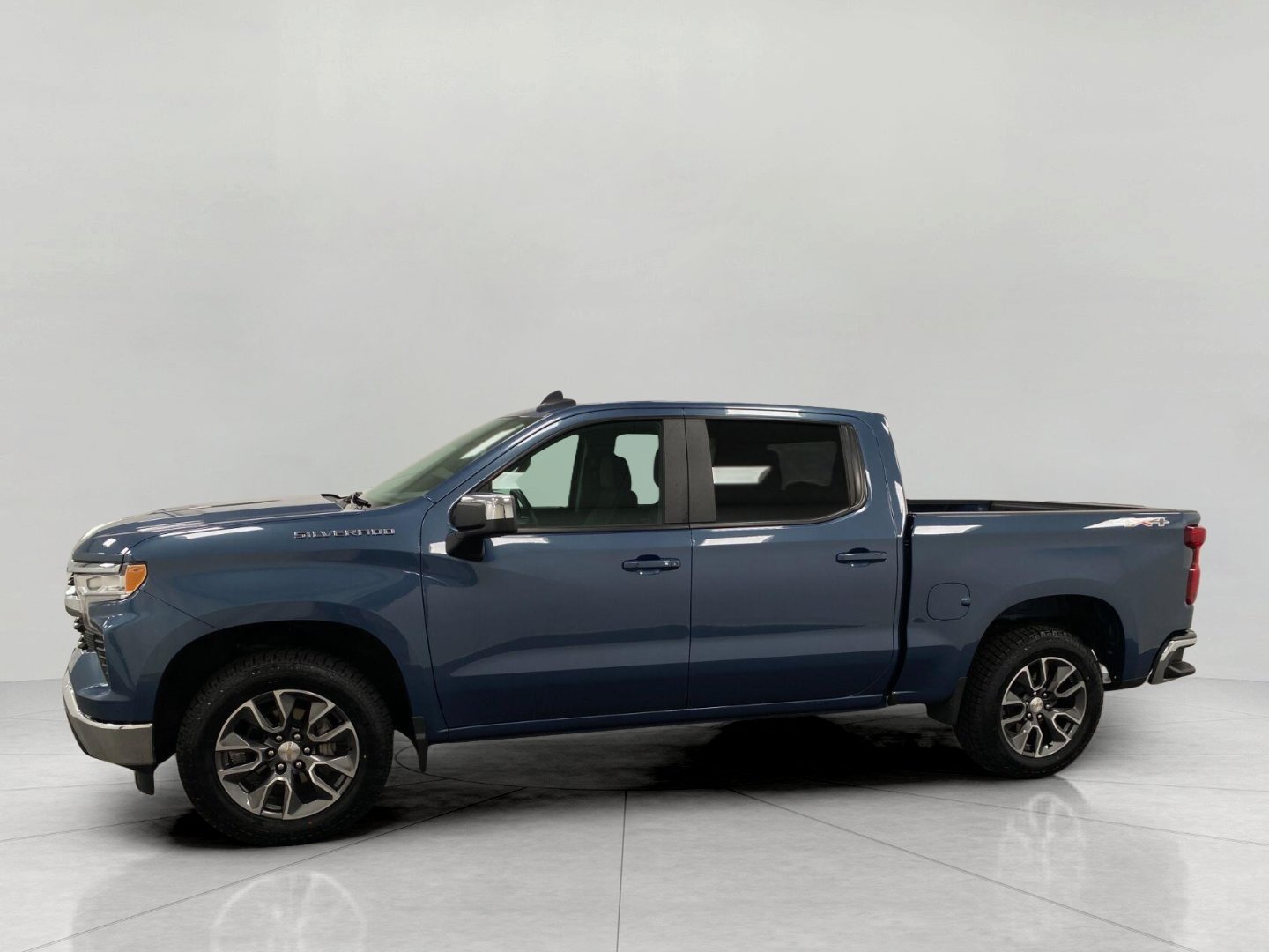 Used 2024 Chevrolet Silverado 1500 LT AWD/4WD image 38