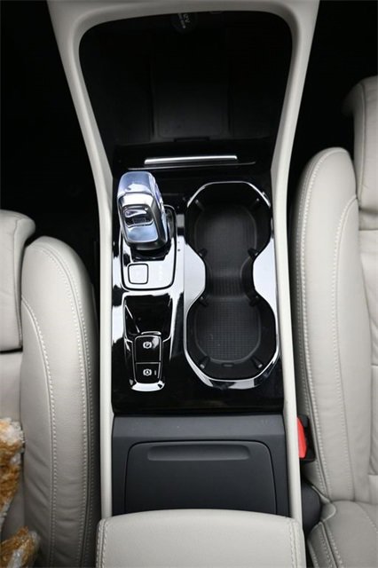 Used 2024 Volvo XC40 B5 Plus w/ Protection Package Premier image 10