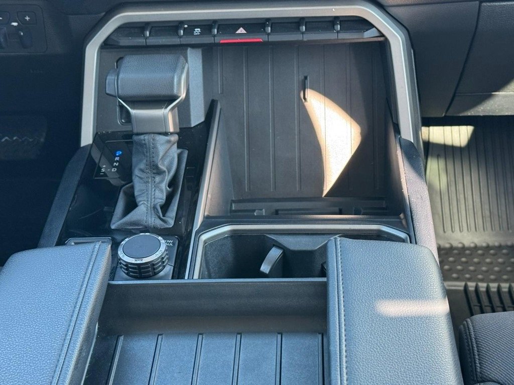 Used 2022 Toyota Tundra SR5 w/ SR5 Convenience Package image 15