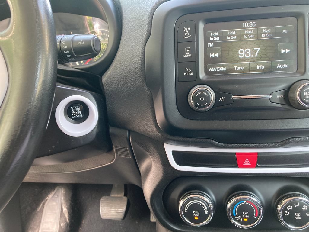 Used 2016 Jeep Renegade Latitude AWD/4WD image 22