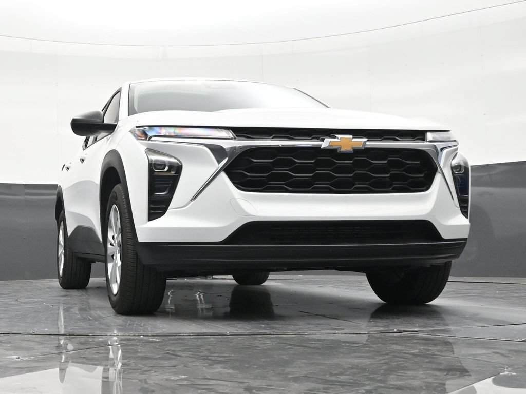 Used 2026 Chevrolet Trax LS FWD image 26