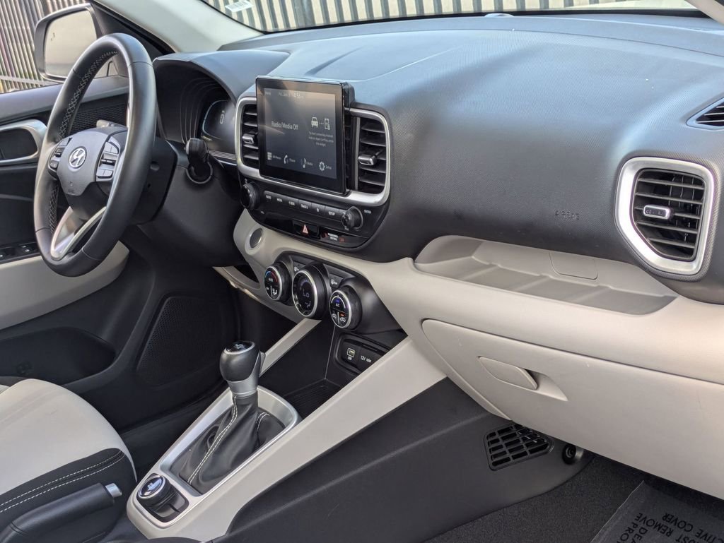Used 2025 Hyundai Venue SEL FWD image 30