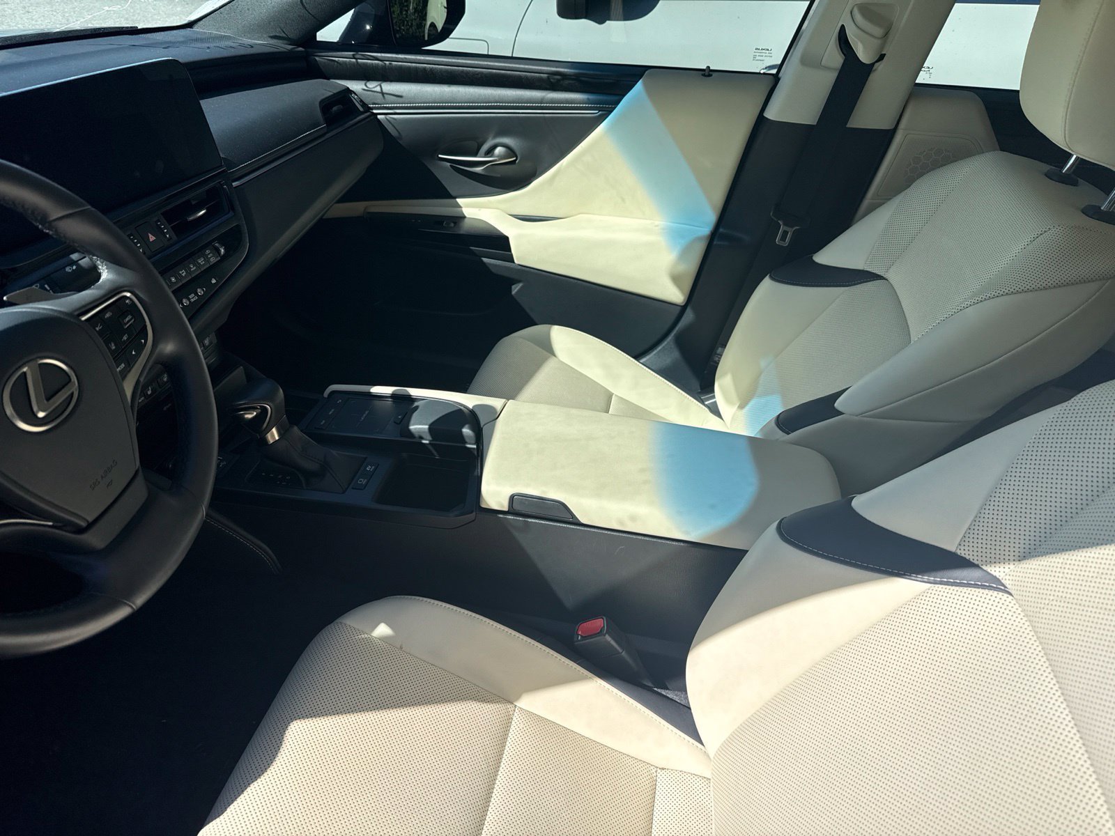 Used 2022 Lexus ES 300h w/ Premium Package FWD image 5