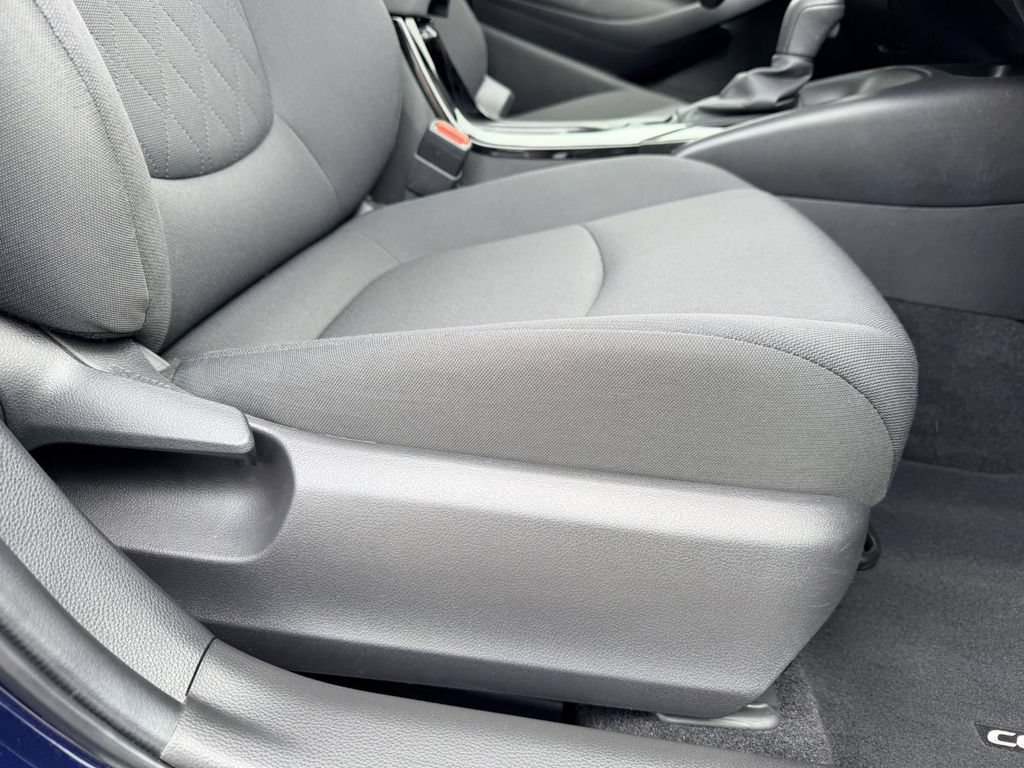 Used 2022 Toyota Corolla LE w/ Carpet Mat Package (TMS) FWD image 12