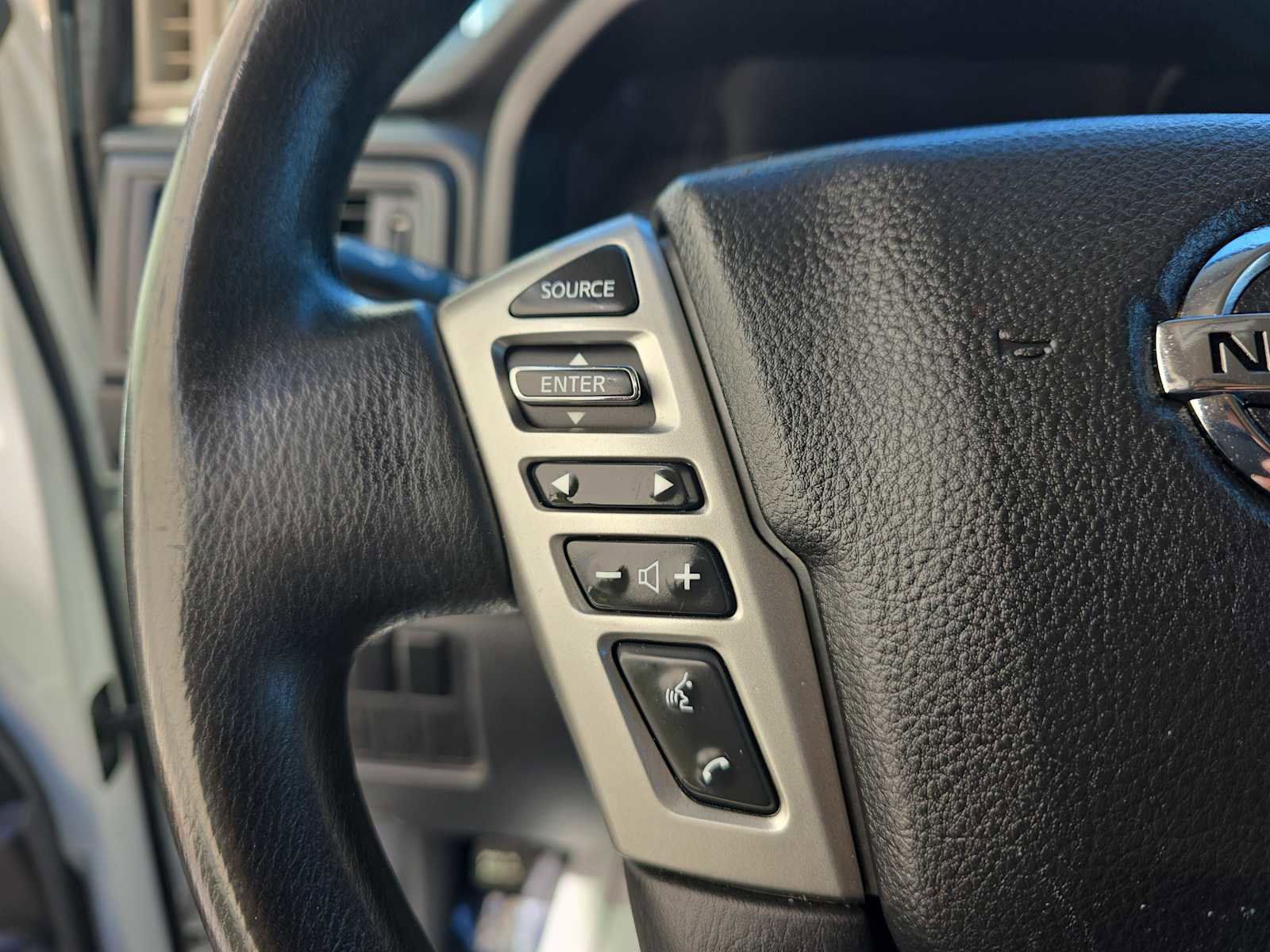 Used 2022 Nissan Titan S image 21