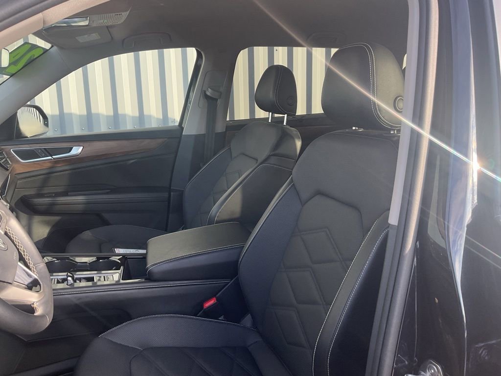 Used 2024 Volkswagen Atlas SE image 9