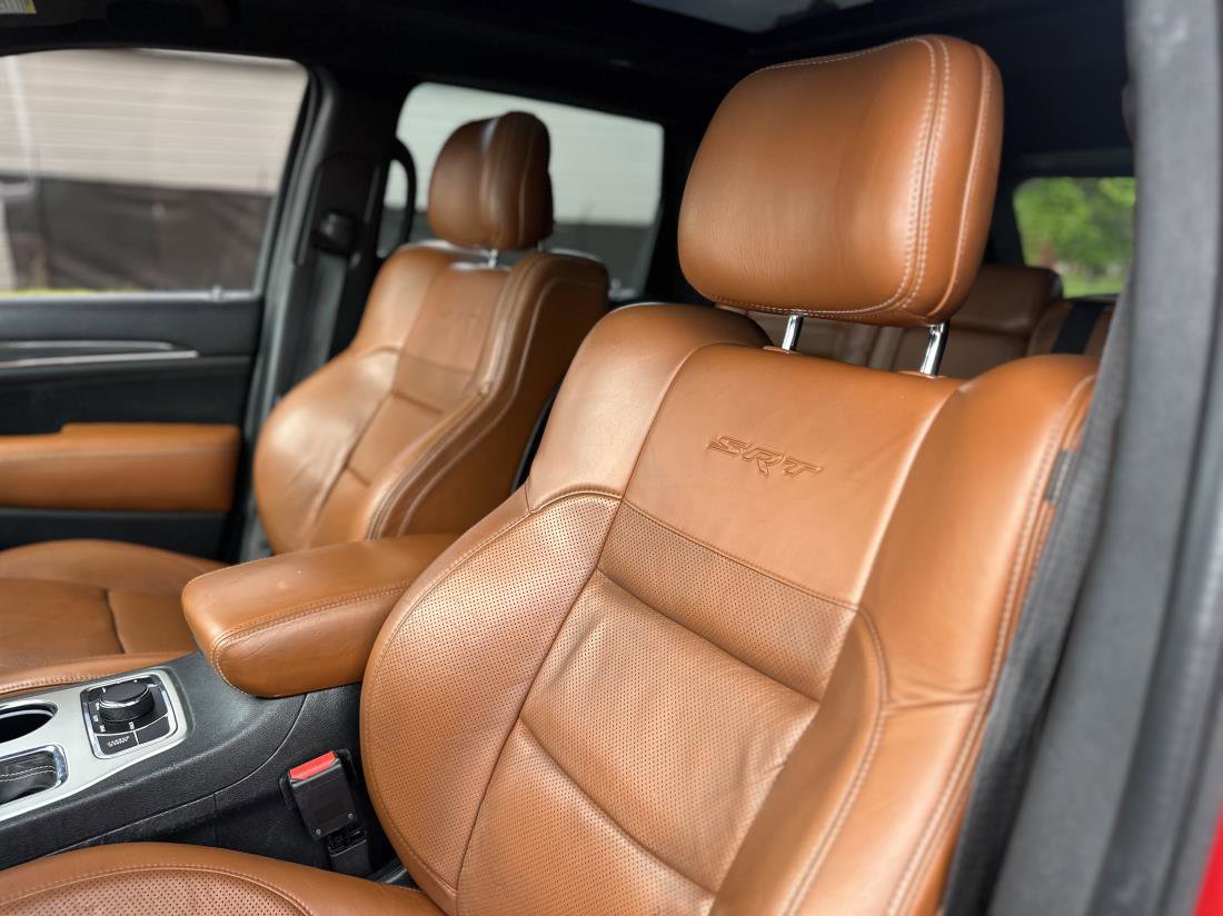 Used 2016 Jeep Grand Cherokee SRT image 10