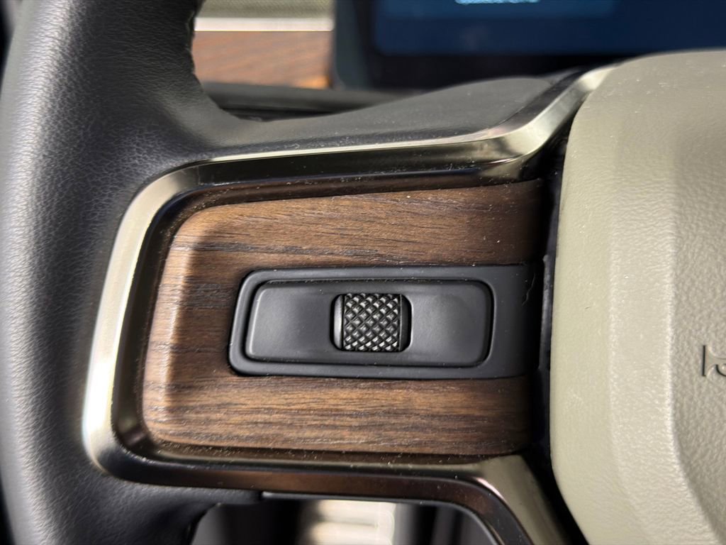 Used 2023 Rivian R1S Adventure image 27