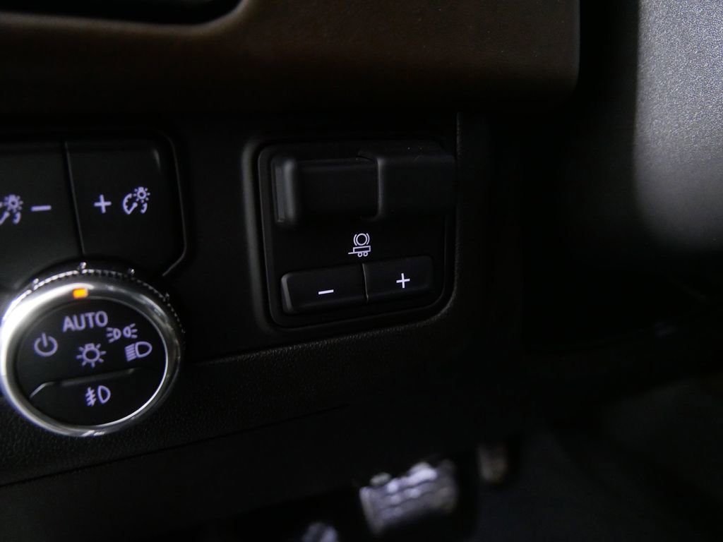 Used 2025 GMC Yukon Denali Ultimate AWD/4WD image 18