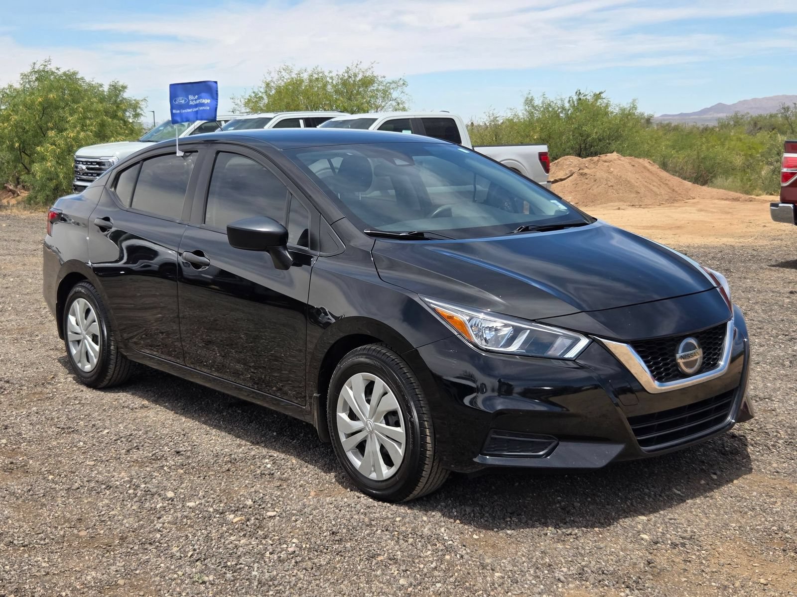 Used 2022 Nissan Versa S FWD image 3