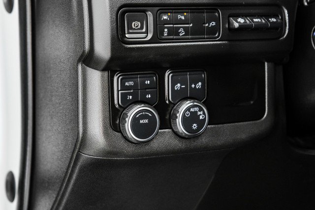 Used 2021 Chevrolet Suburban High Country AWD/4WD image 30