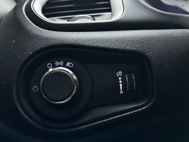 Used 2021 Jeep Renegade Sport image 35