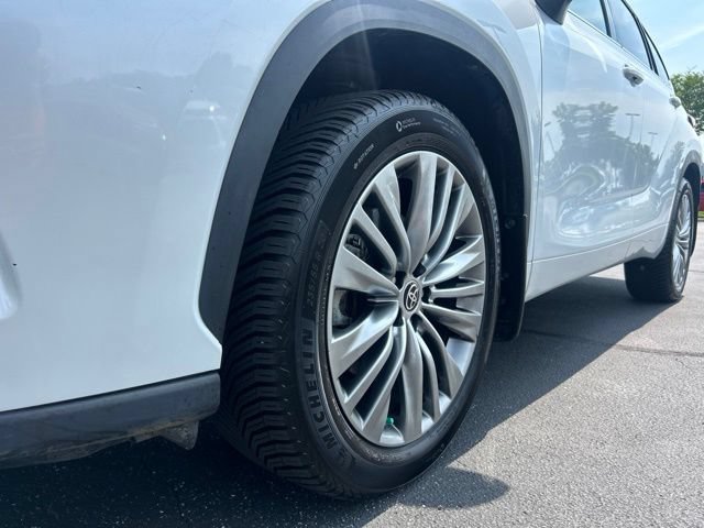 Used 2023 Toyota Highlander Platinum AWD/4WD image 14