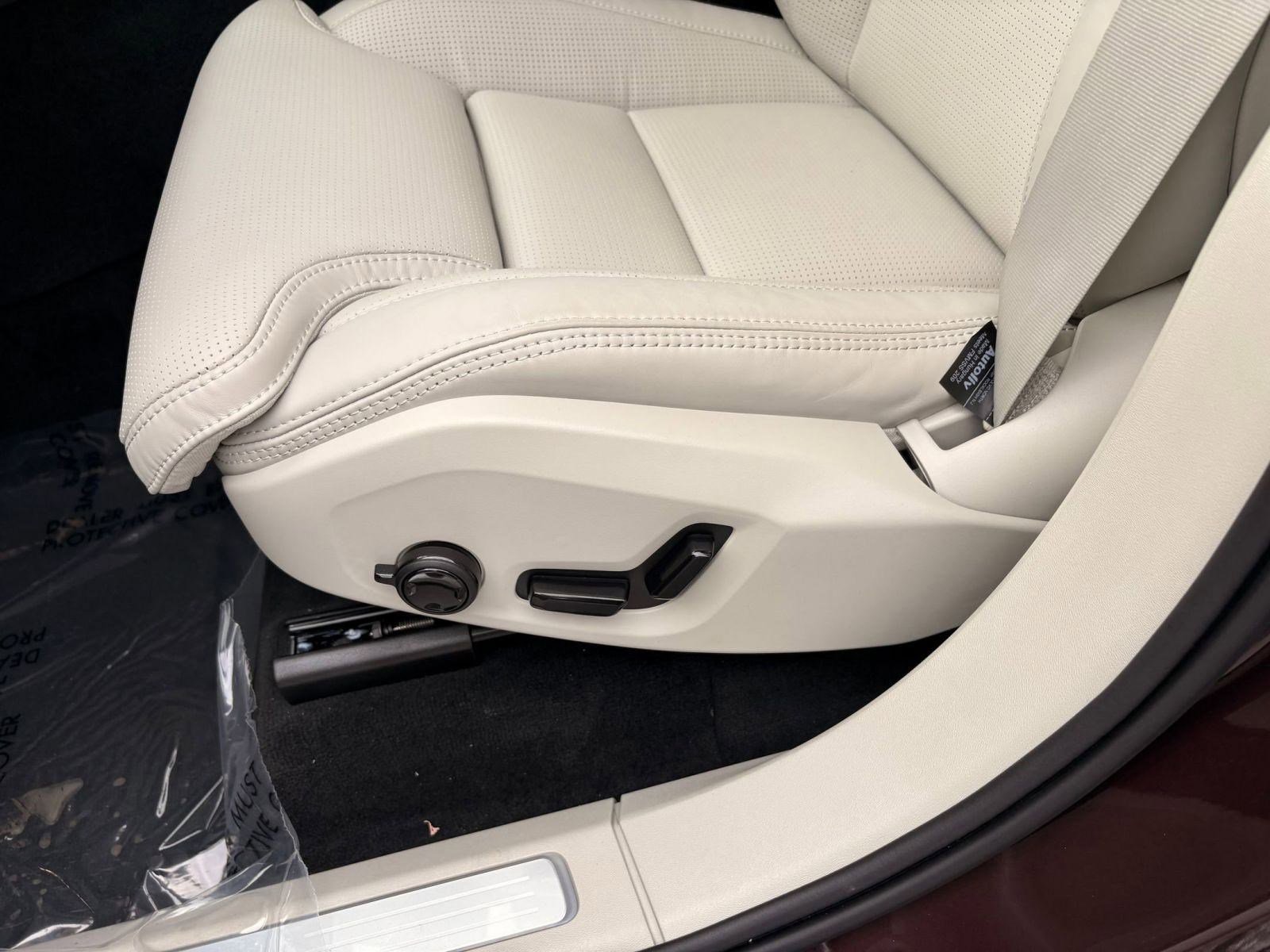 New 2026 Volvo XC90 B6 Ultra w/ Protection Package image 13