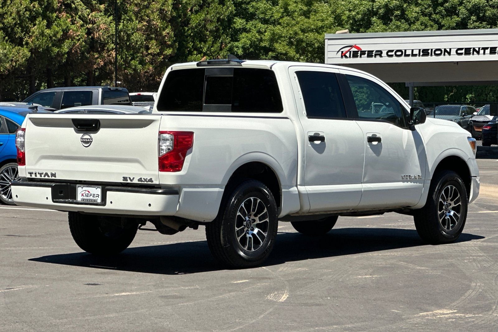 Used 2023 Nissan Titan SV AWD/4WD image 4