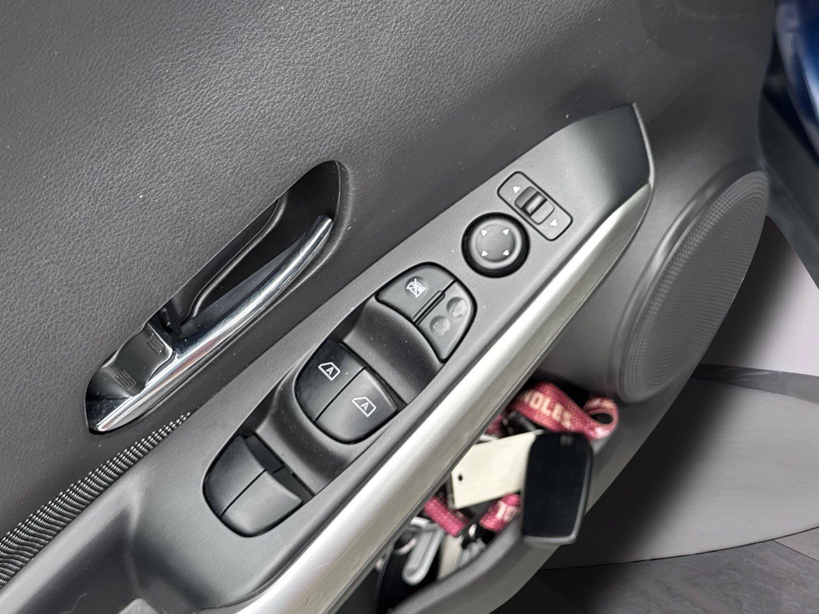 Used 2020 Nissan Kicks SV FWD image 13