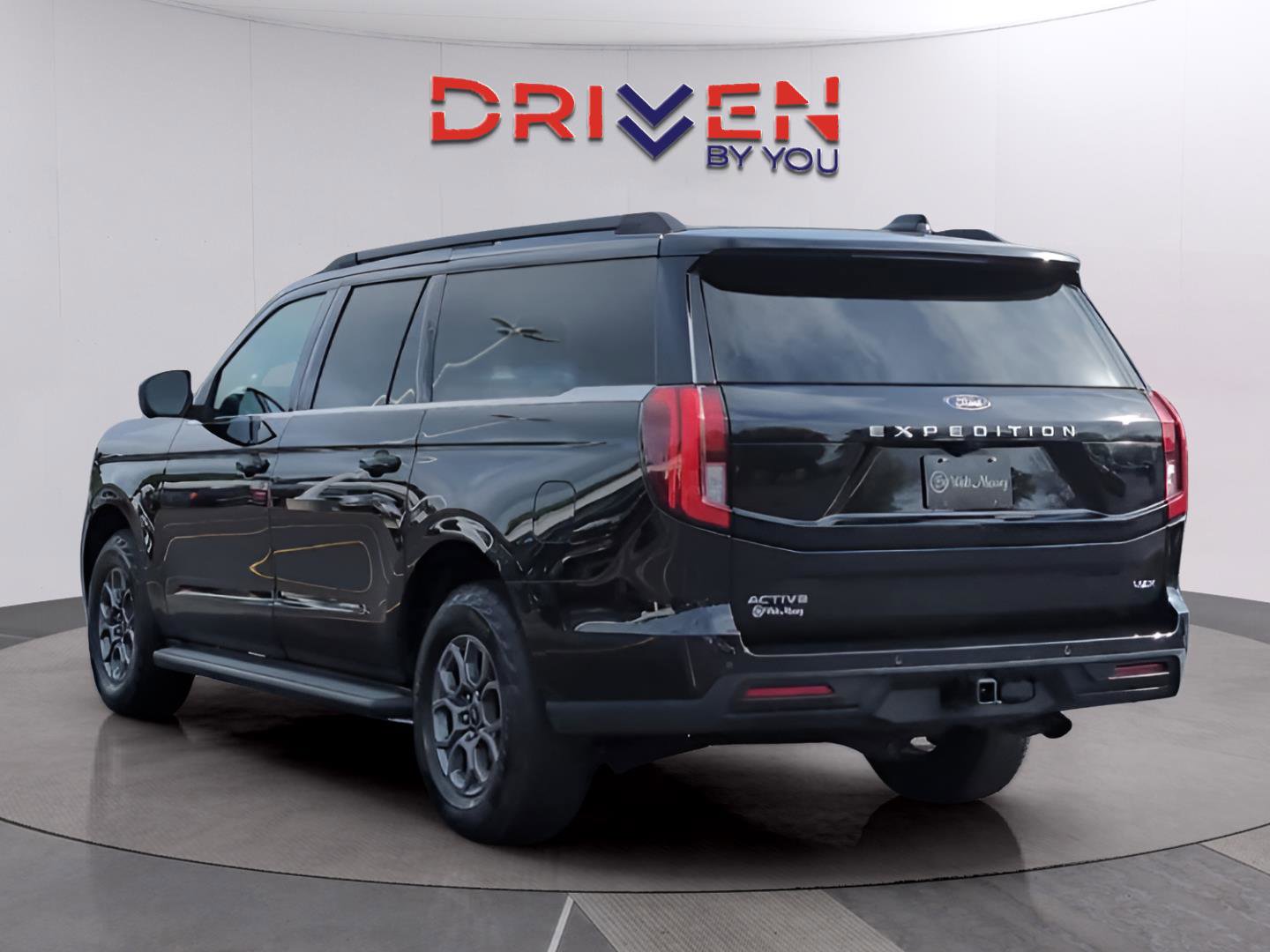 Used 2025 Ford Expedition Max Active image 3