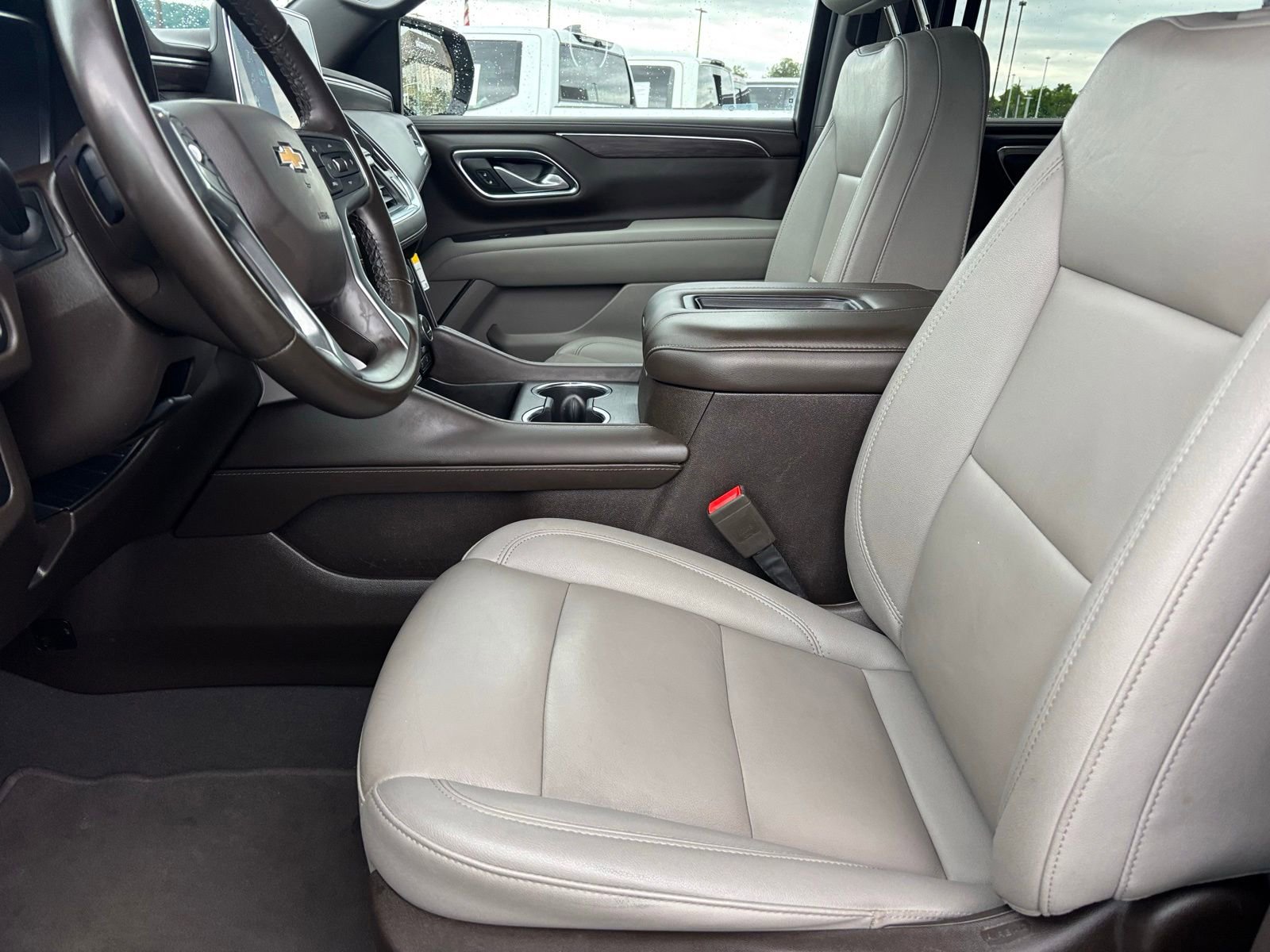Used 2024 Chevrolet Suburban LT RWD image 12