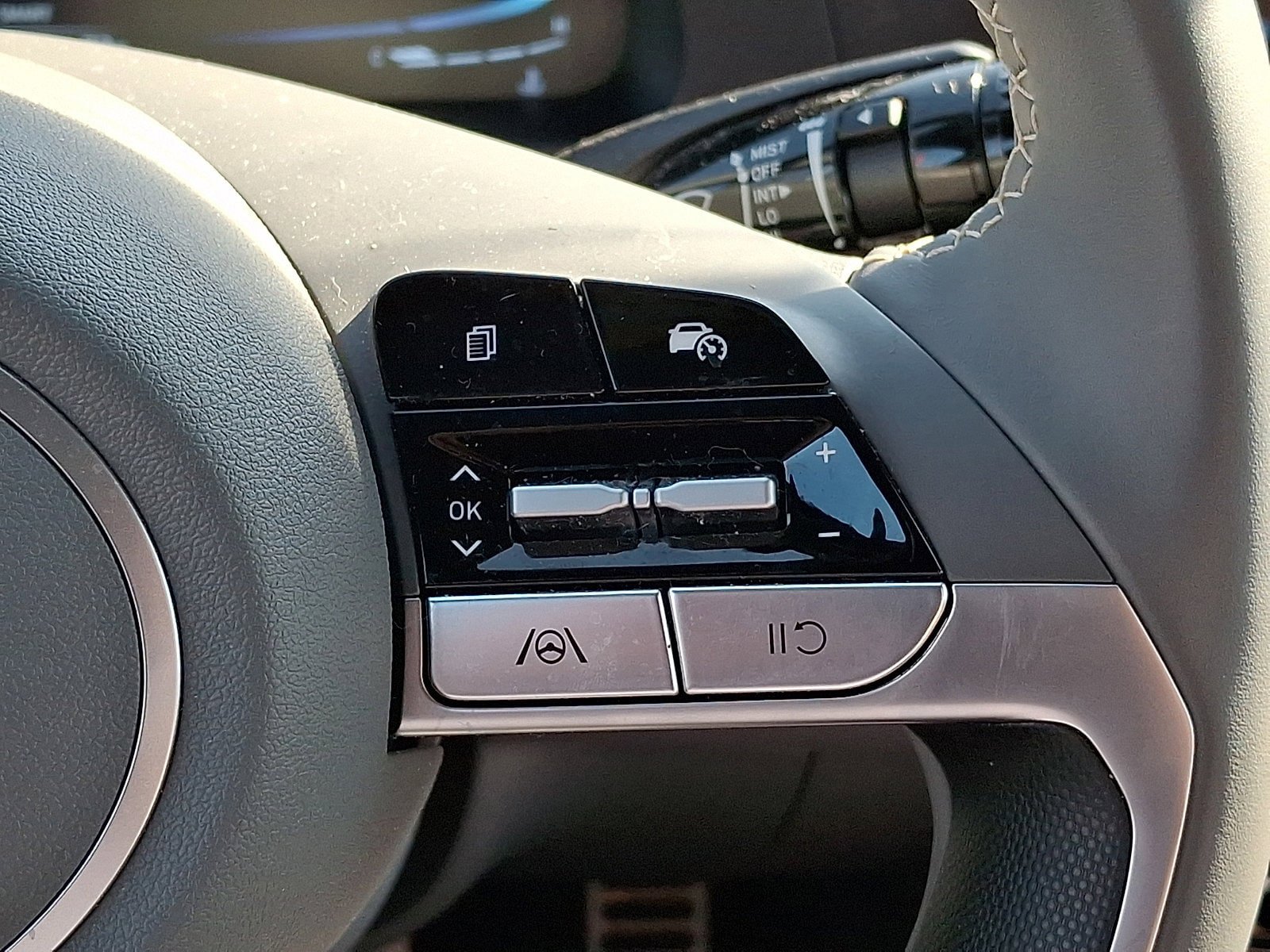 Certified 2025 Hyundai Elantra Sport FWD image 21