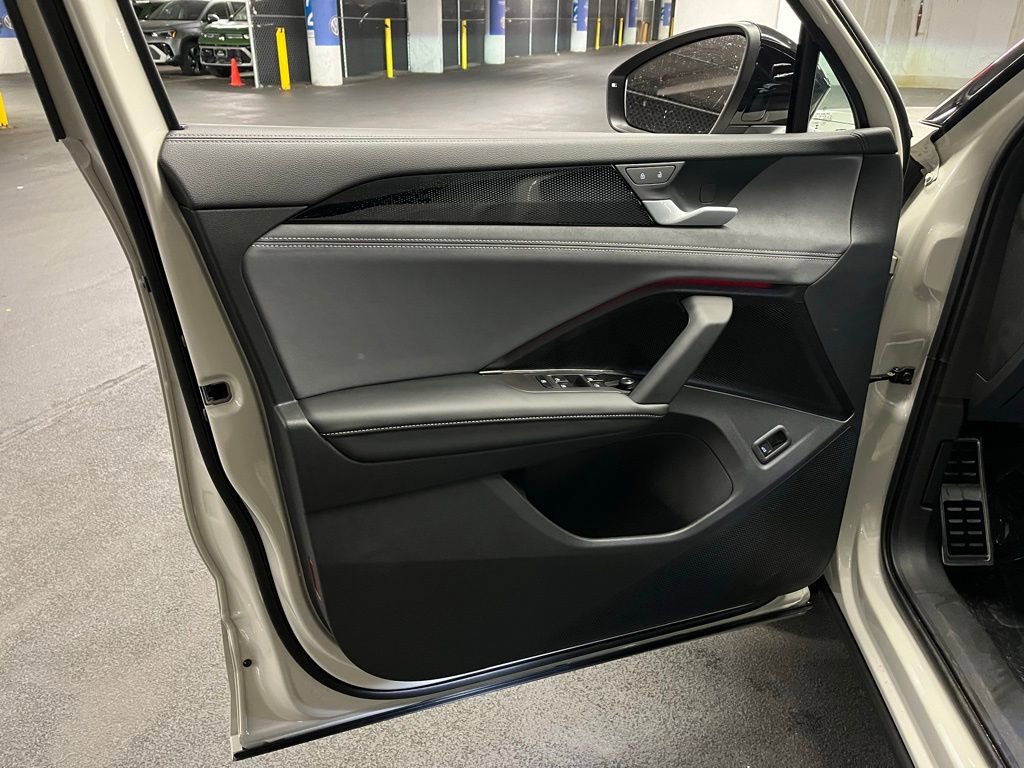 New 2025 Volkswagen Tiguan SE R-Line image 19