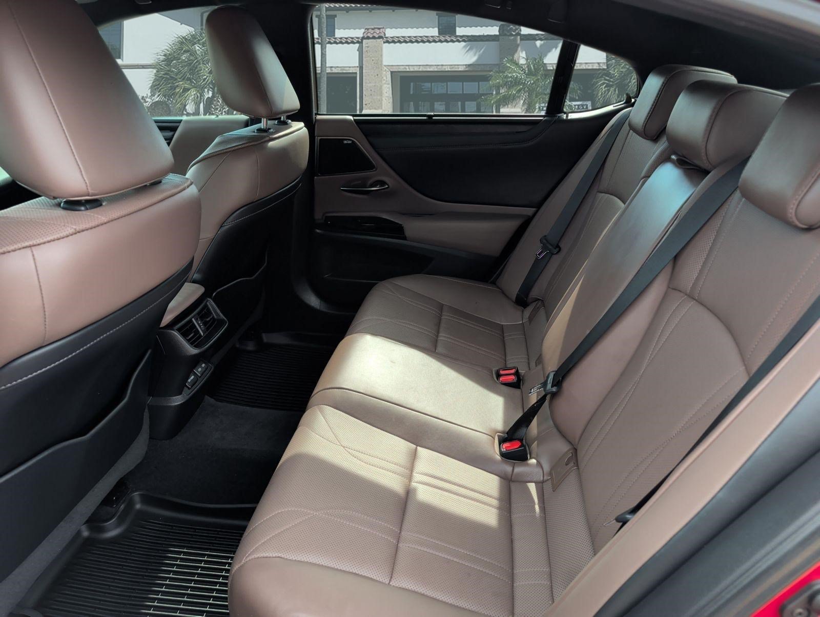 Used 2022 Lexus ES 350 Ultra Luxury w/ Accessory Package 2 FWD image 25