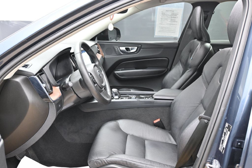 Used 2024 Volvo XC60 B5 Plus w/ Protection Package Premier AWD/4WD image 17