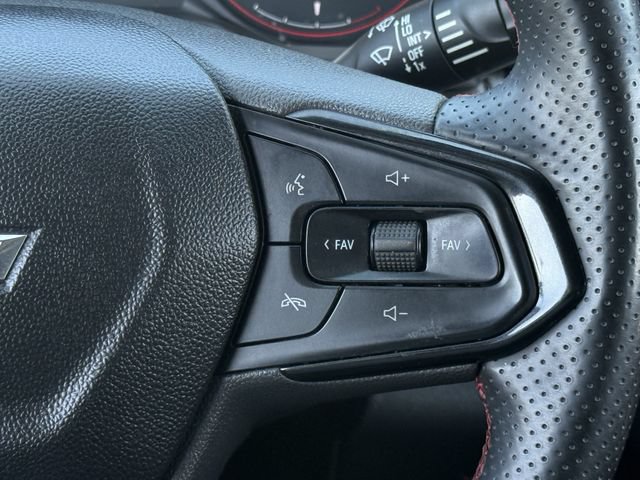 Certified 2025 Chevrolet Trax RS w/ Sunroof Package FWD image 19