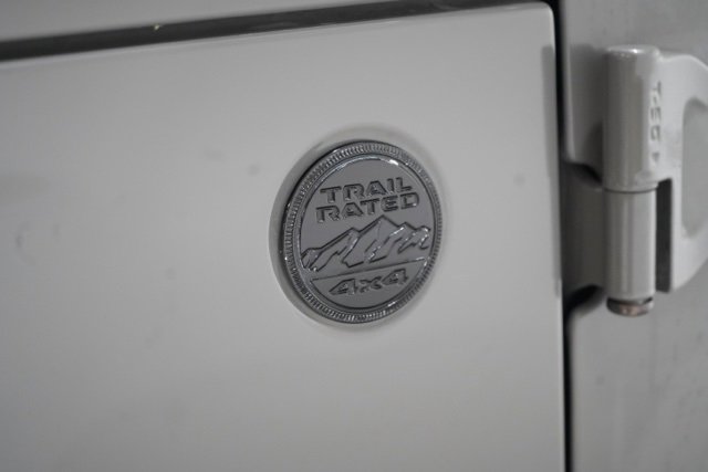 Used 2021 Jeep Gladiator Willys image 9