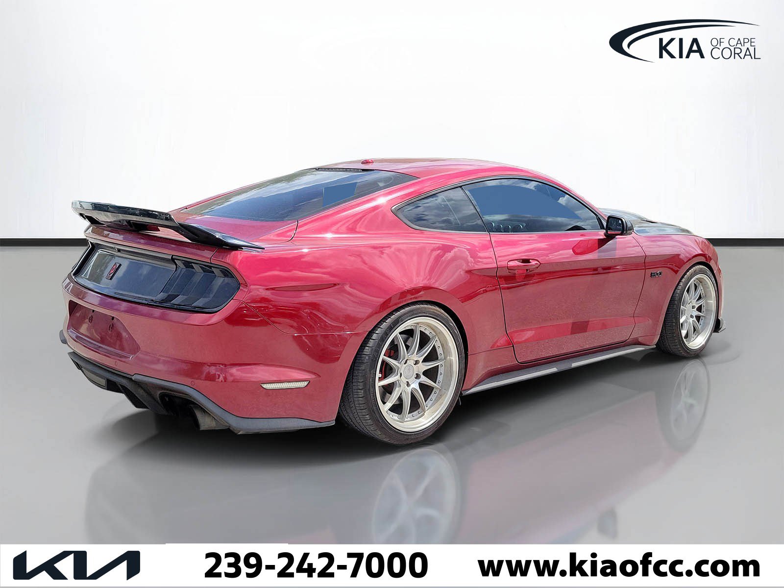 Used 2018 Ford Mustang GT Premium w/ GT Performance Package RWD image 3