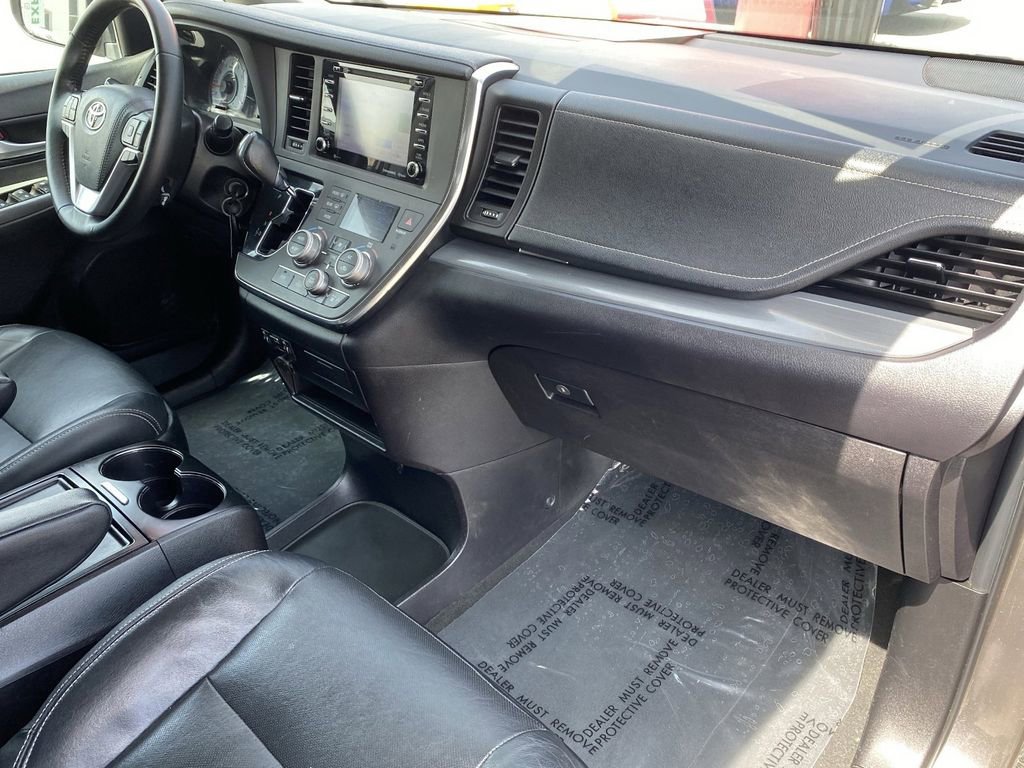 Certified 2019 Toyota Sienna SE FWD image 17