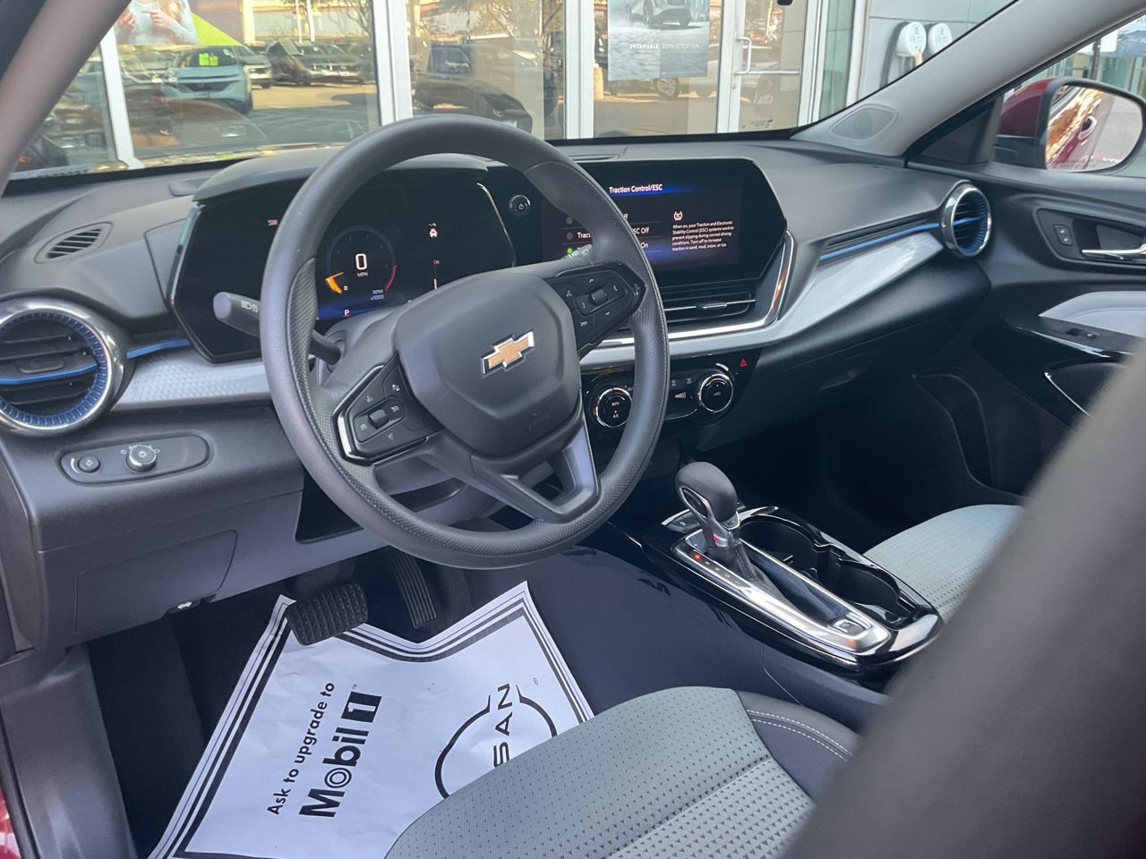 Used 2025 Chevrolet Trax LT FWD image 9