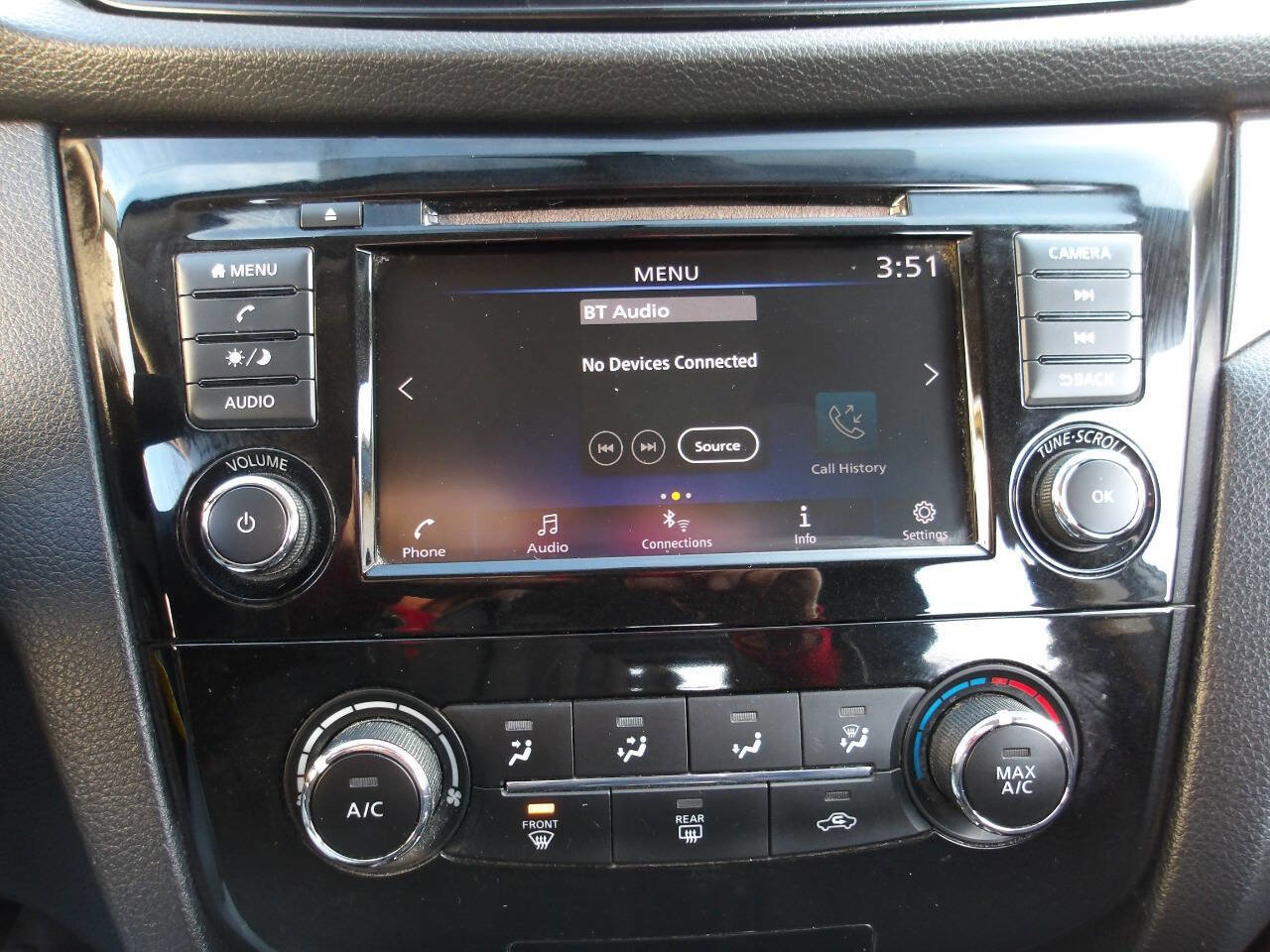 Used 2019 Nissan Rogue Sport S image 13