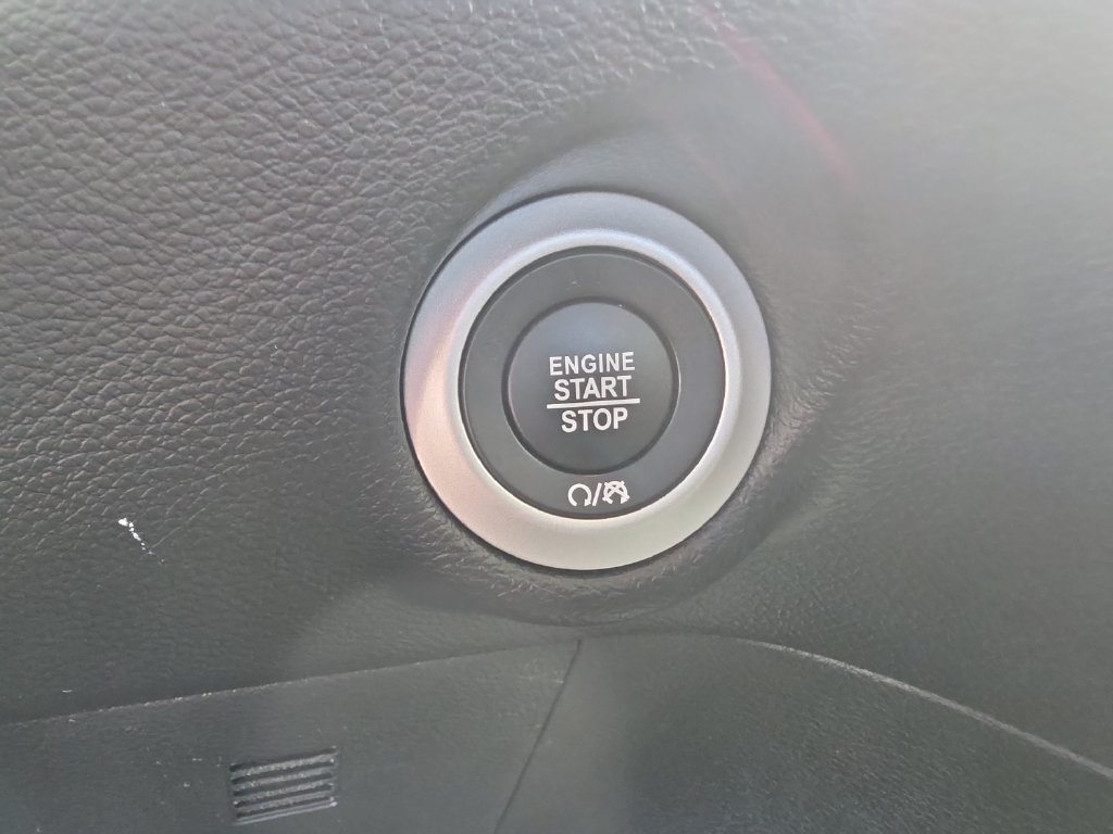Used 2026 Chrysler Pacifica Select FWD image 21