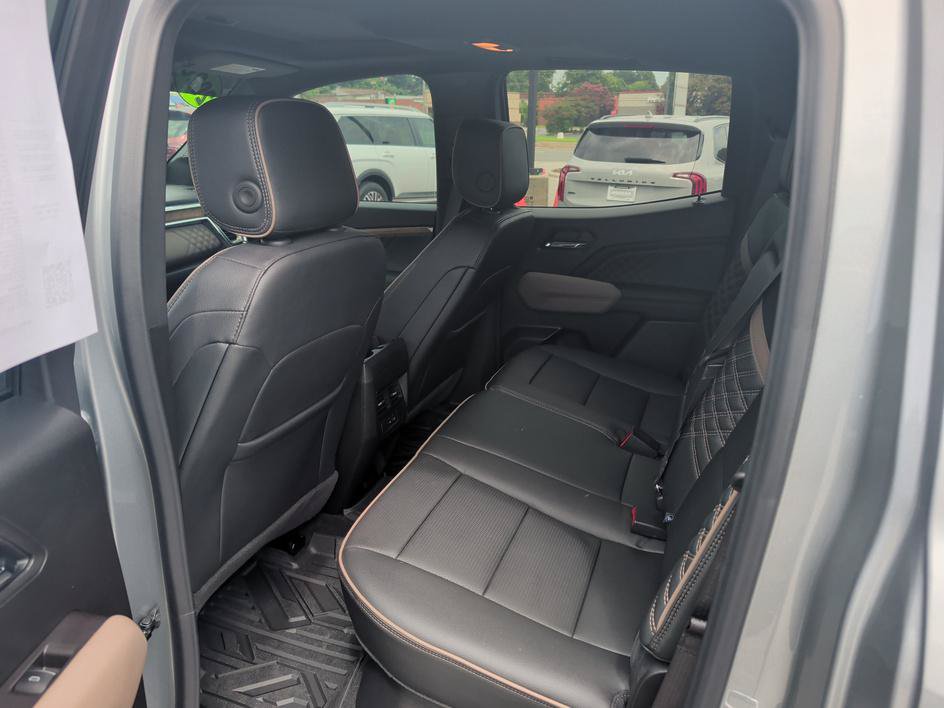 Used 2026 GMC Canyon Denali AWD/4WD image 9