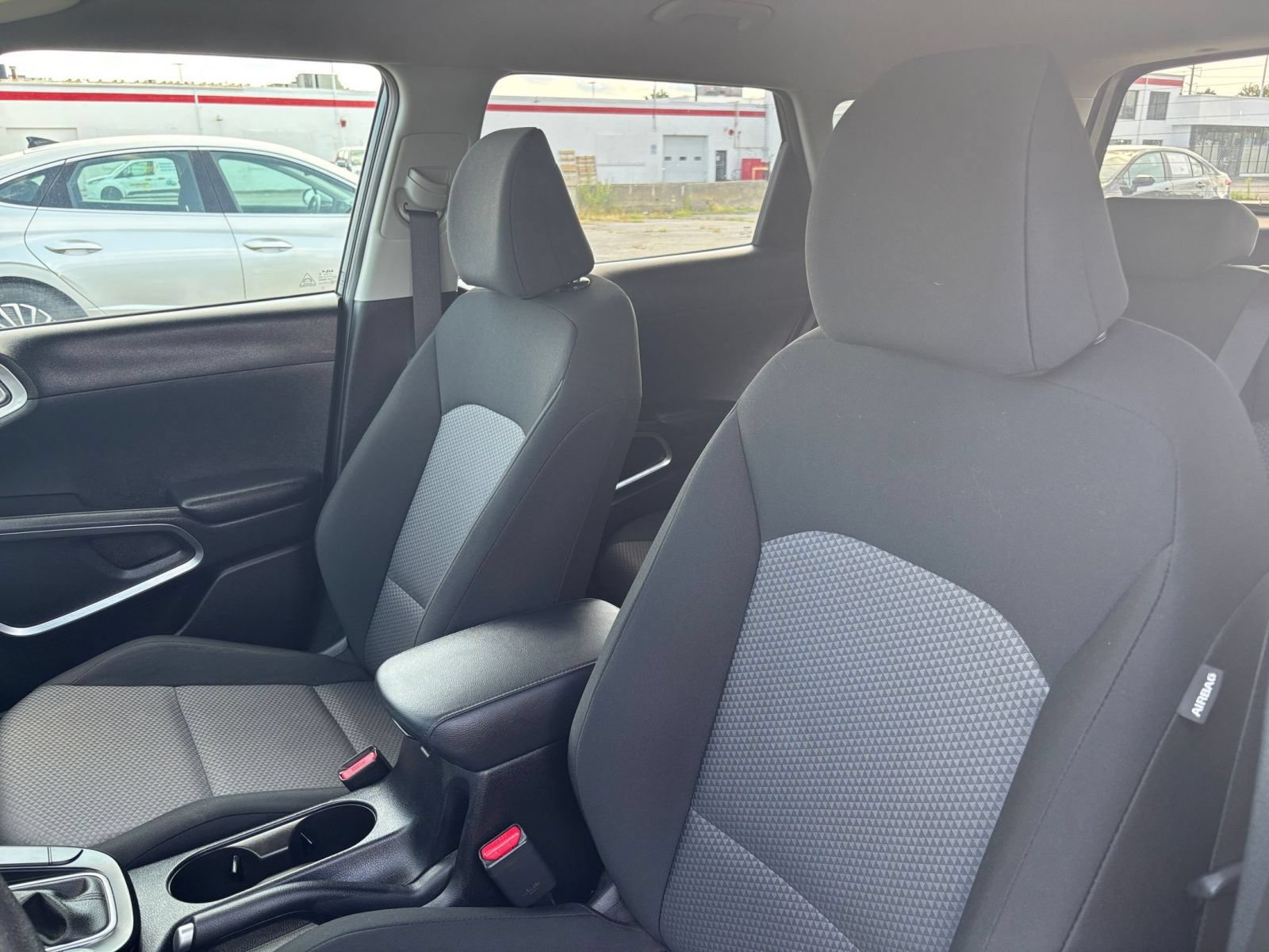 Used 2025 Kia Soul LX w/ LX Technology Package FWD image 27