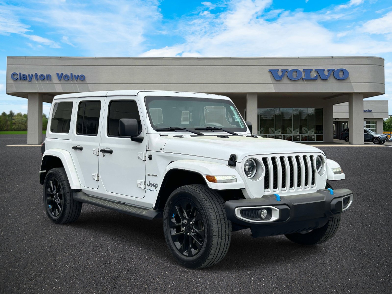 Used 2023 Jeep Wrangler Unlimited Sahara w/ Cold Weather Group image 1
