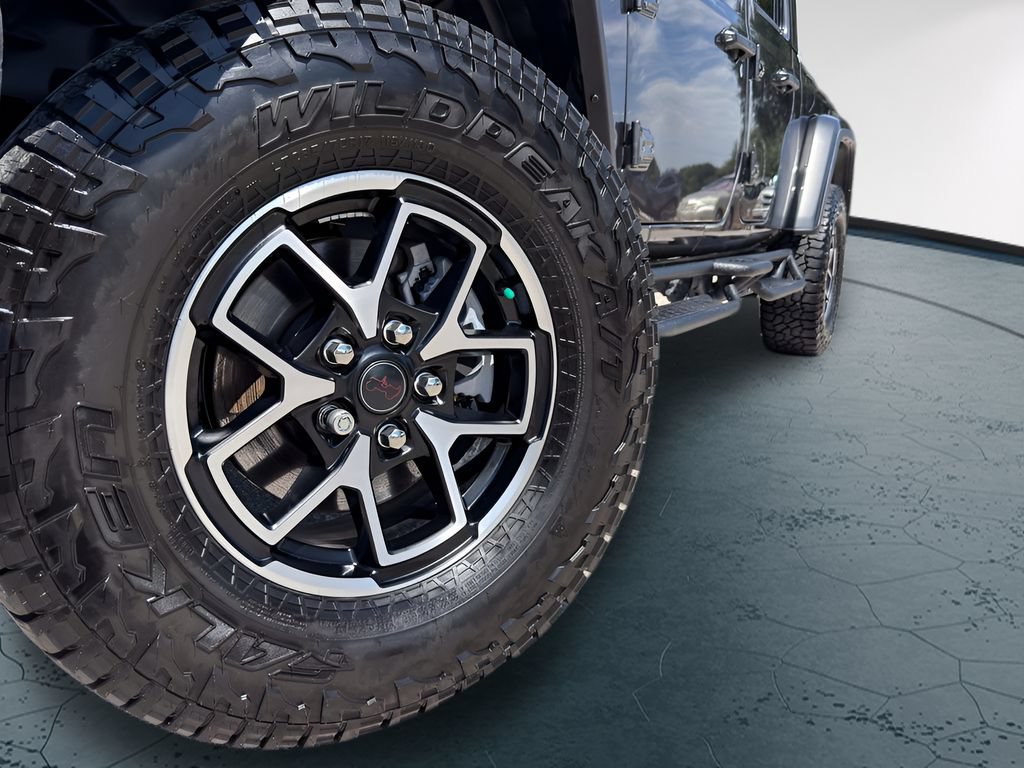 Used 2025 Jeep Gladiator Rubicon w/ Convenience Group AWD/4WD image 4