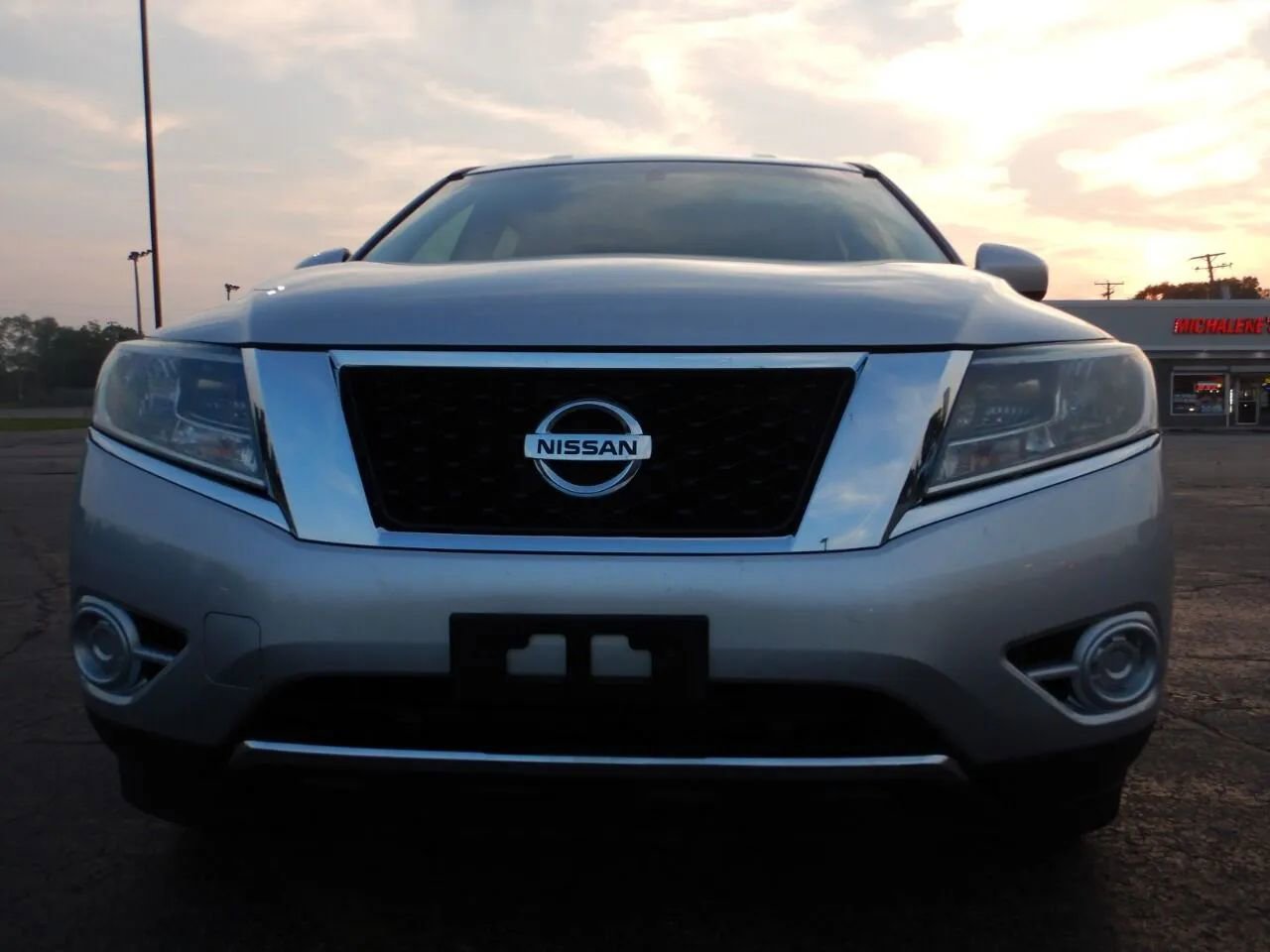 Used 2014 Nissan Pathfinder S image 2